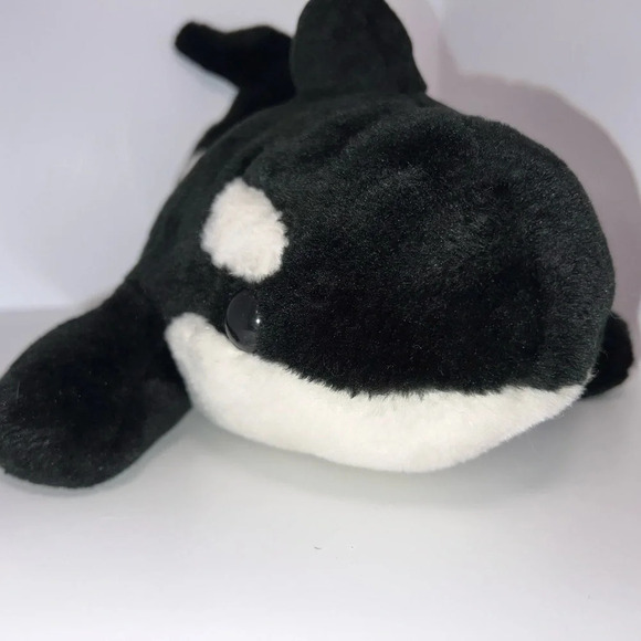 Seaworld ,Shamu the orca whale, 16 inches long 12 inches wide to 6 in wide - Picture 3 of 8